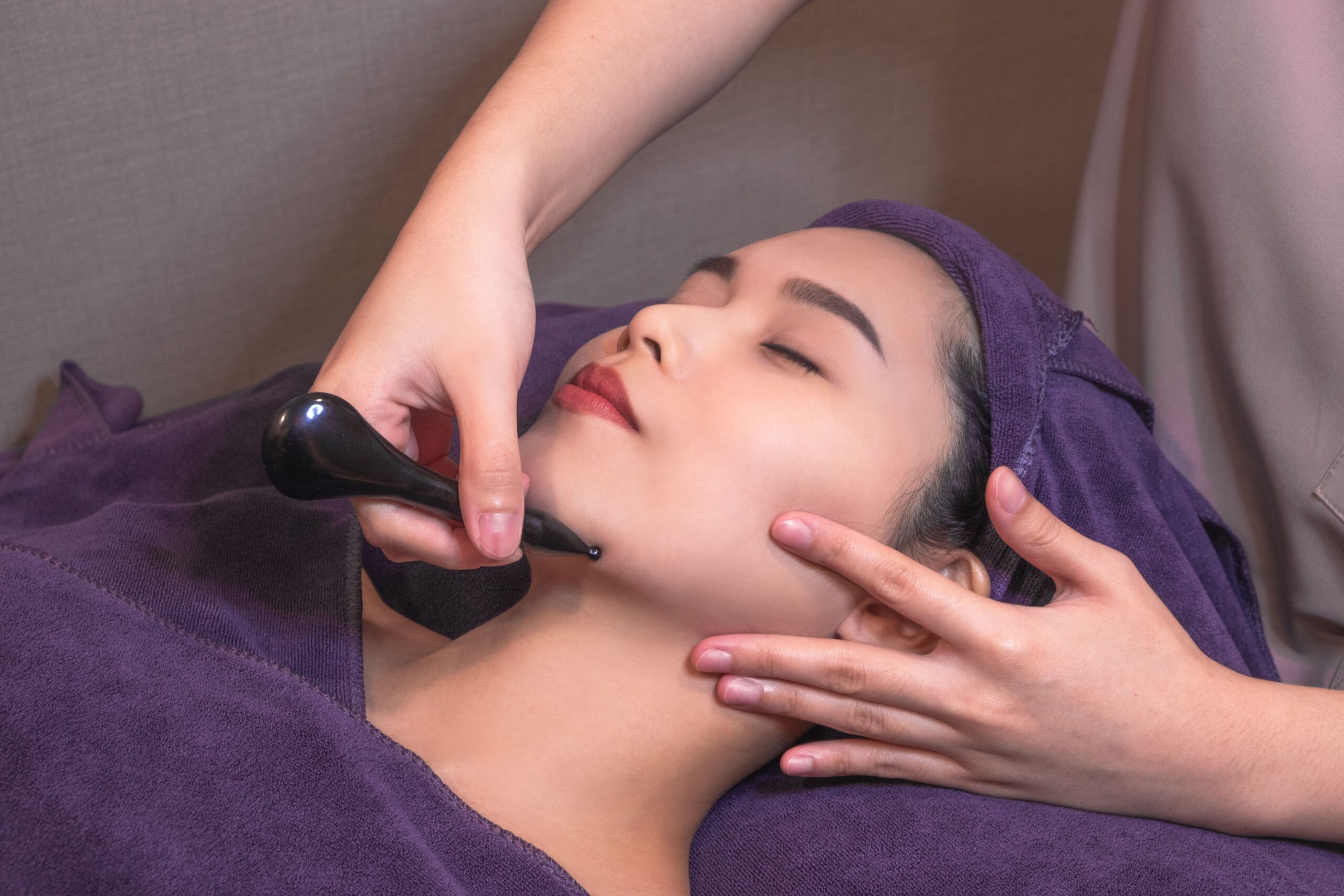 Facial gua sha and bojin care in a beauty spa